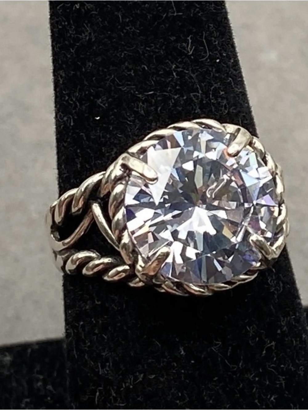 Sterling Silver Twisted Band Ring with Clear Round CZ